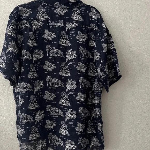 Tailor Men’s Vintage Navy & White IPrint Short-Sleeve Button Shirt
100% Linen
XL - Picture 6 of 8